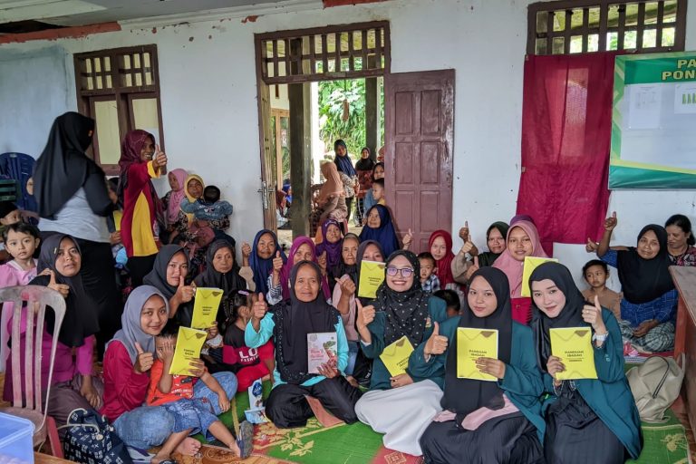 Kolaborasi Kebidanan dan Fiqih Wanita, Ibu-Ibu Posyandu di Pacitan Dapat Wawasan Baru