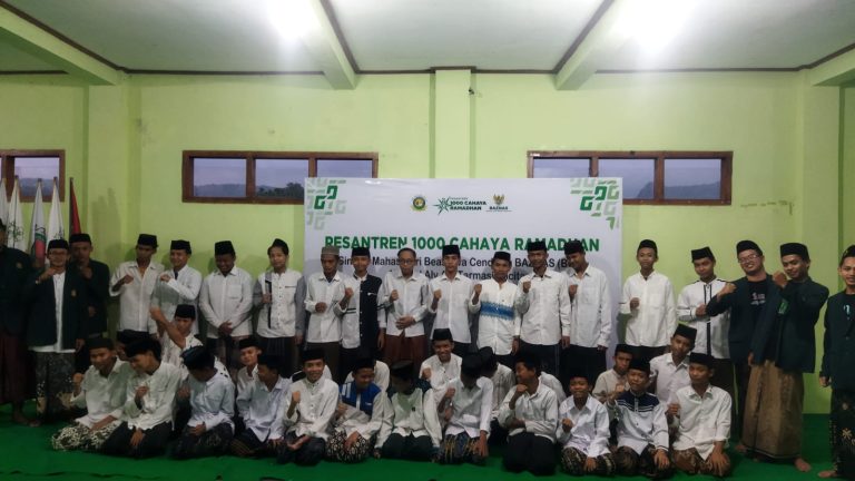 Pesantren 1000 Cahaya Ramadan Berbagi Kebahagiaan Bersama Anak Yatim Piatu Aba Al-Aitam