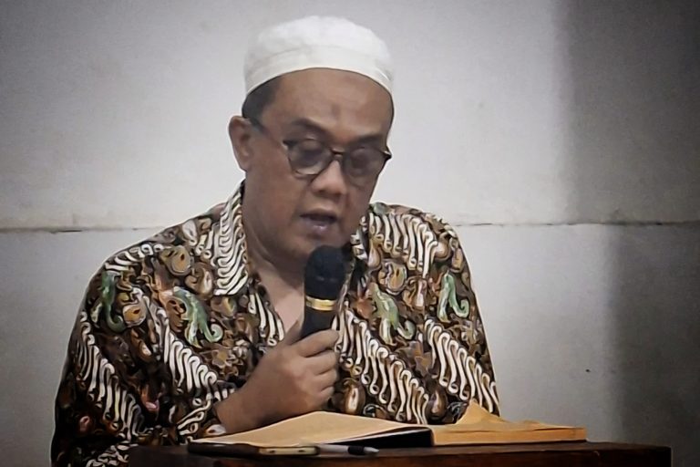KH Luqman Harits Dimyathi Kupas Kitab Asybah wa Nadhair: Dzat Allah Tak Serupa Apapun