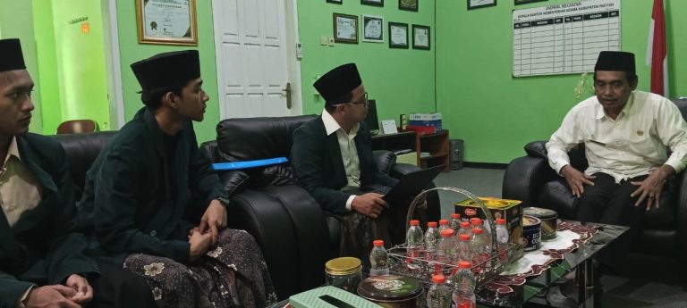 BEM Ma’had Aly Al-Tarmasi Temui Kepala Kemenag Pacitan Bahas Solusi Regulasi dan Penguatan Peran Santri